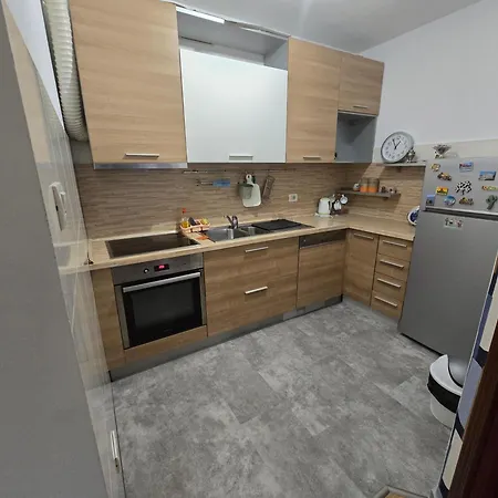 Recently Renovated Delta Lejlighed *