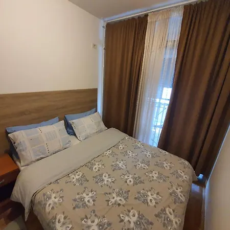 Recently Renovated Delta Lejlighed *