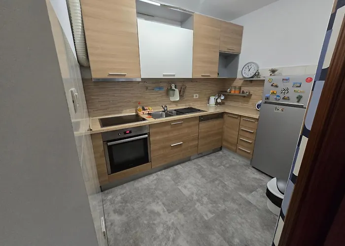 Recently Renovated Delta Lejlighed *