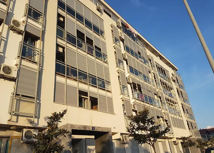 Recently Renovated Delta Daire